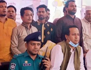 ফ্যাসিস্ট সরকারের মন্ত্রী নওফেলের সাথে ওসি রহিম। 